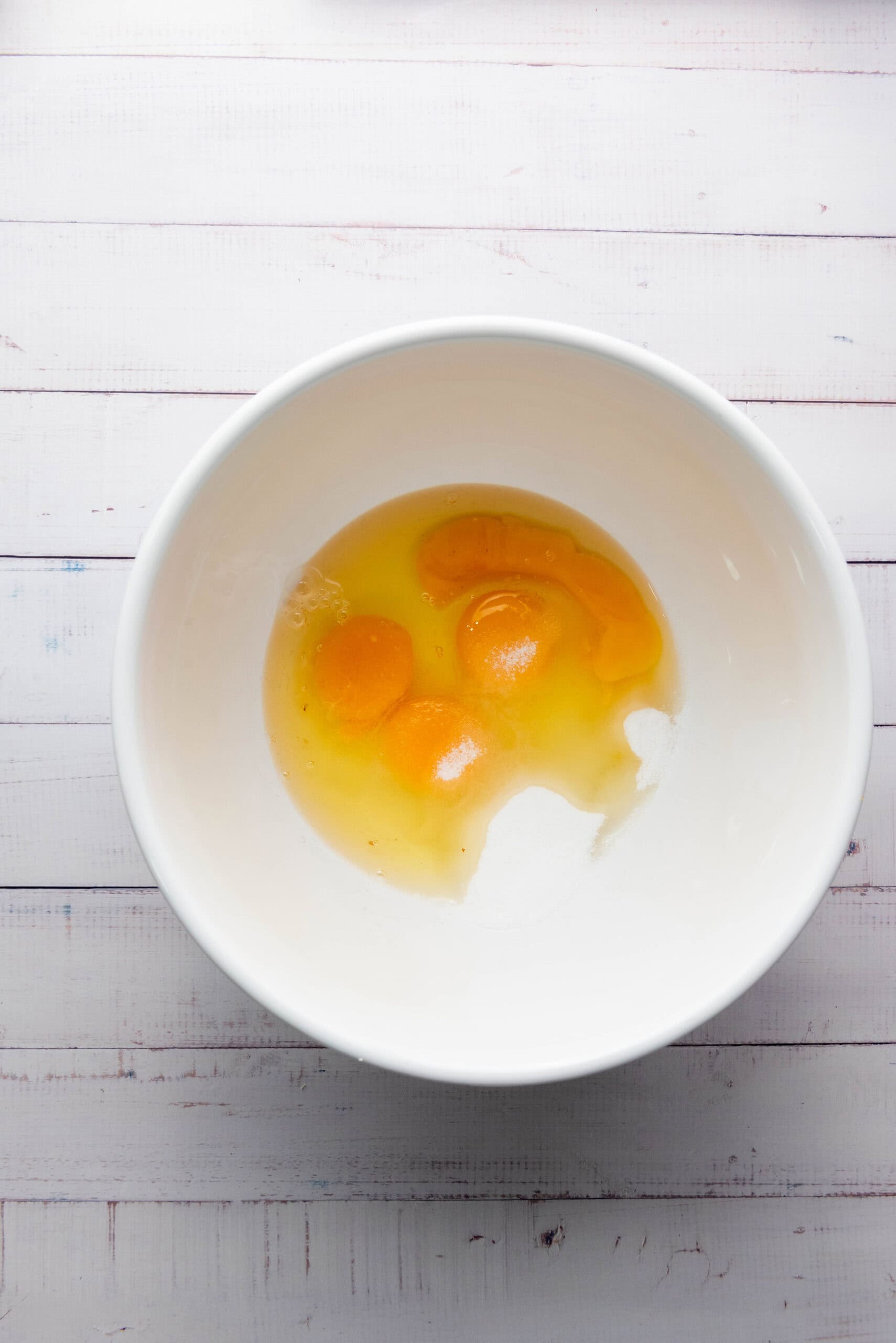 bowl of eggs and sugar