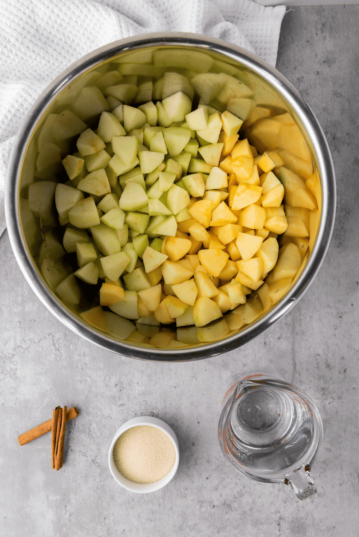 apples and spices in instant pot